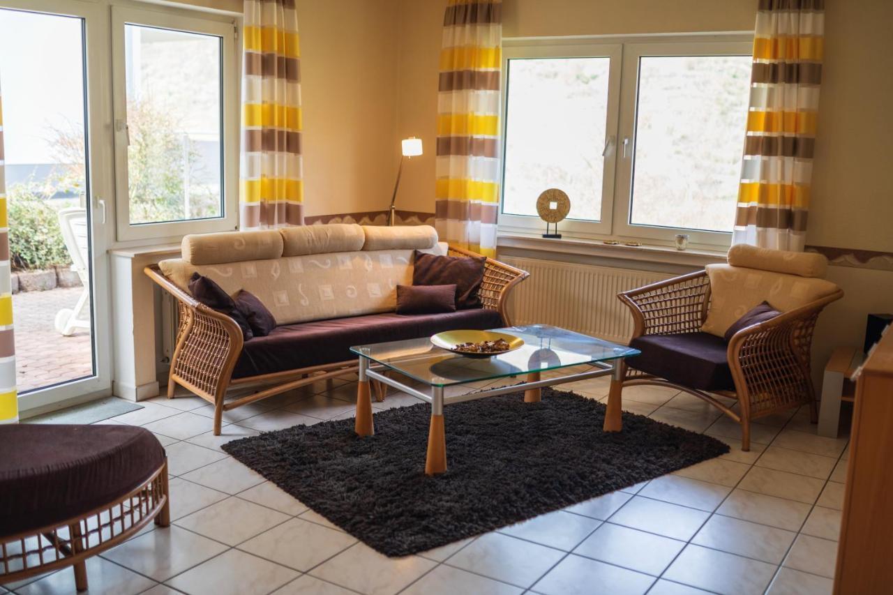 Haus Flora - Ferienwohnungen Кохем Экстерьер фото