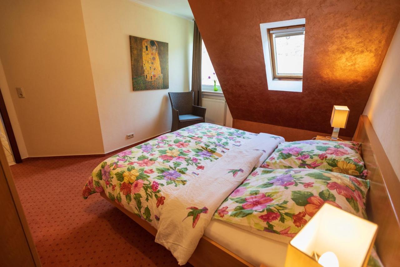 Haus Flora - Ferienwohnungen Кохем Экстерьер фото