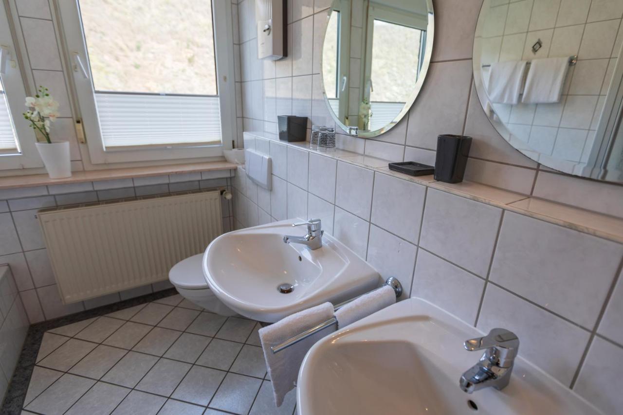 Haus Flora - Ferienwohnungen Кохем Экстерьер фото
