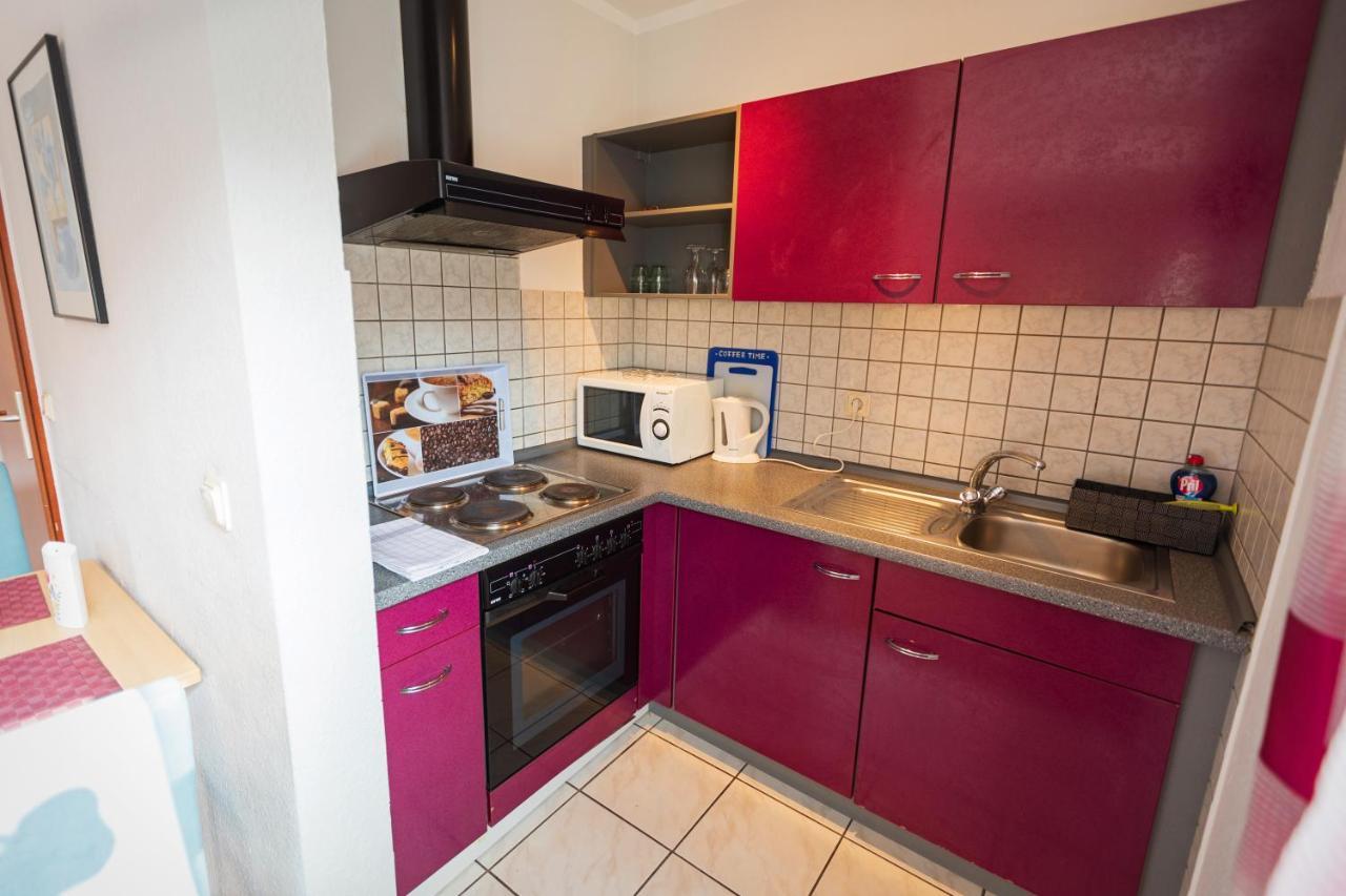 Haus Flora - Ferienwohnungen Кохем Экстерьер фото